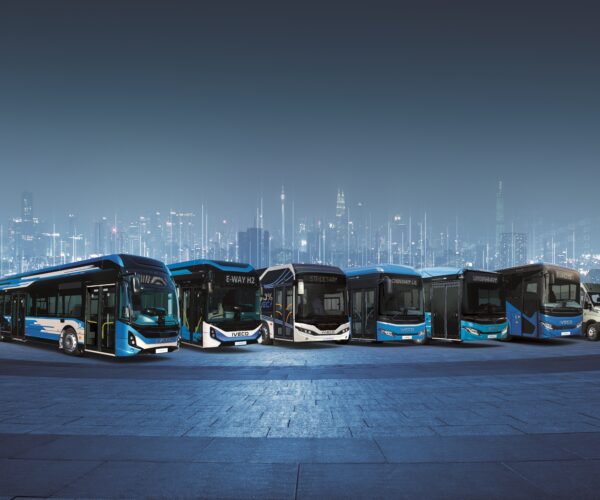 Két világpremierrel és hat járművel jön az Iveco Bus a Busworld Europe 2025 kiállításra