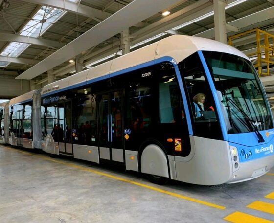 Júliusban elstartolhatnak a gyártósoron rekedt párizsi duplacsuklós Van Hool villanybuszok próbafutásai