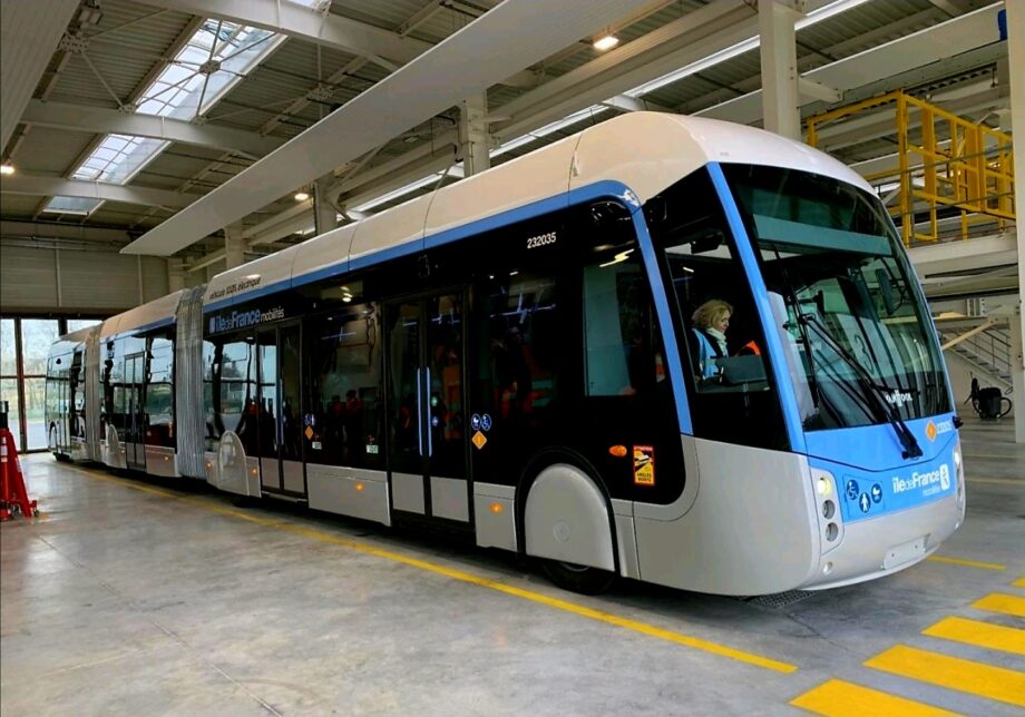 Júliusban elstartolhatnak a gyártósoron rekedt párizsi duplacsuklós Van Hool villanybuszok próbafutásai