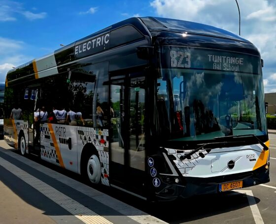 Forgalomba álltak az első Egyiptomban gyártott Volvo 7900E villanybuszok