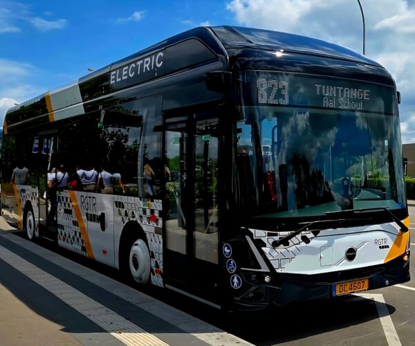 Forgalomba álltak az első Egyiptomban gyártott Volvo 7900E villanybuszok