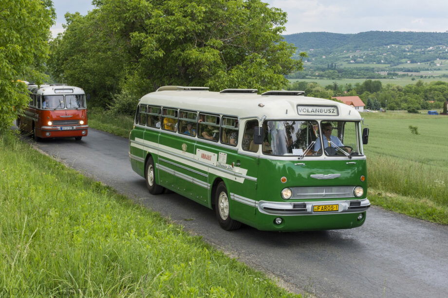 Nosztalgia Ikarus autóbuszokkal készül a MÁV az idei első Balatoni Retró Hétvégére