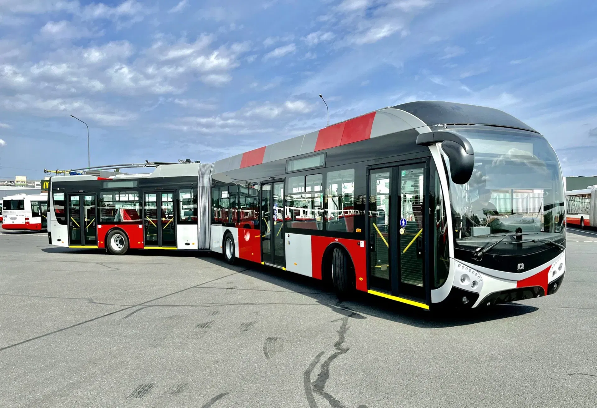 Át nem vett járművekkel rendezi a SOR a prágai trolibuszok szállítási késedelmét 7 sor4 1 1 1920x1313 1