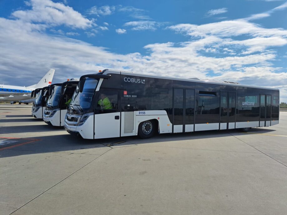 Új COBUS apron-buszok álltak szolgálatba a varsói Chopin repülőtéren