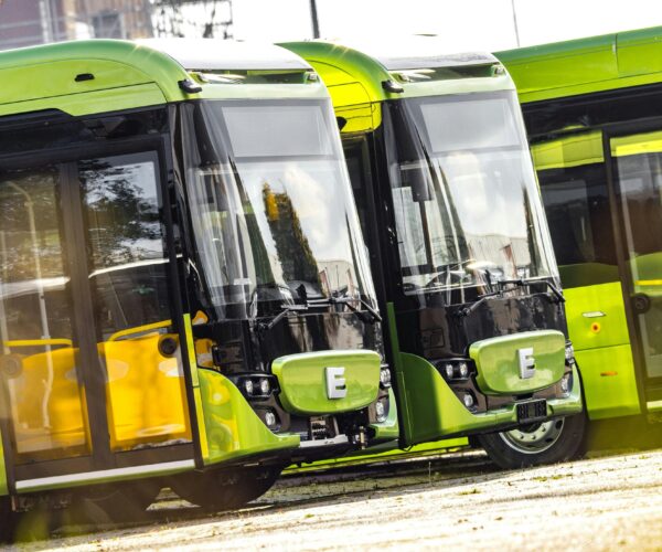 Ebusco: javuló eredmények, de tőkeinjekció nélkül csőd fenyegeti a céget