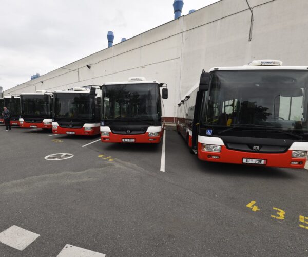 Prága 15 darab SOR autóbuszt adományozott az ukrajnai Csernyivcinek