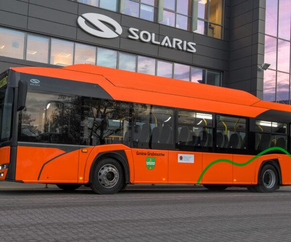 Az elektromos minibuszok után három szóló elektromos iskolabusz beszerzését is elindította a HUMDA