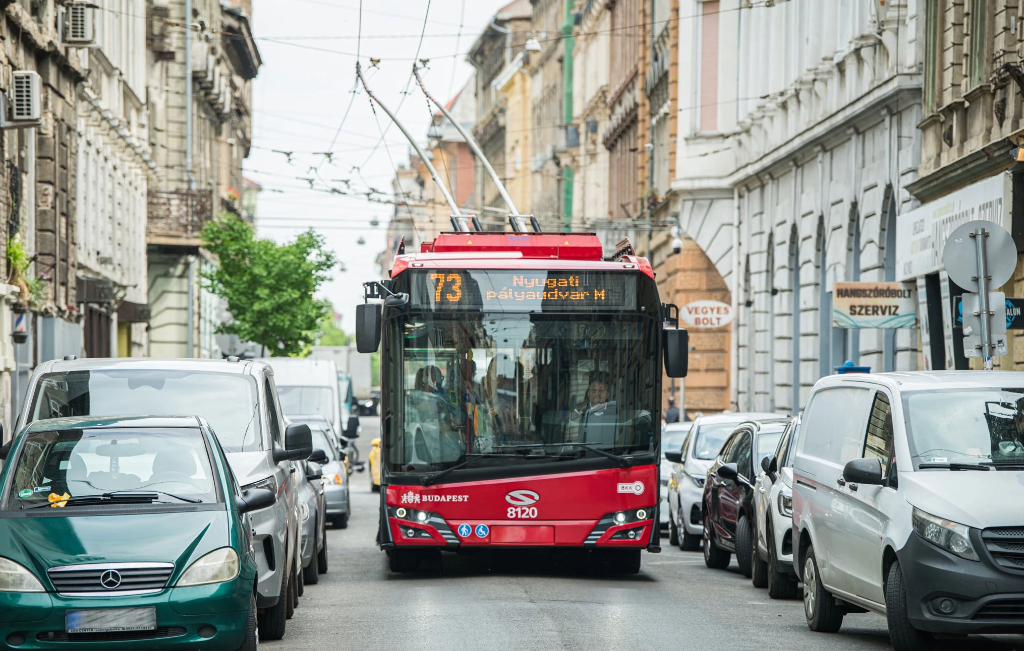 A BKK felsővezeték-építésre és áramellátás-korszerűsítésre készül a 83-as trolibusz vonalán 10 73 astrolibusz foto