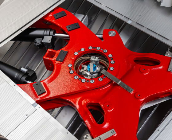 Súlycsökkentett csuklórendszer, holografikus technológia – a Hübner újdonságai a Busworldön