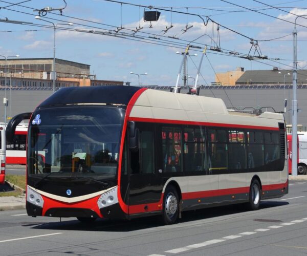 Második nekifutásra, magasabb áron szerződött Jihlava a Škoda-SOR trolibuszokra