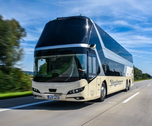 Limitált szériás különkiadást kap a Neoplan Skyliner