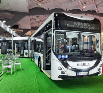 Busworld Europe 2025: bemutatkozott az Ikarus csuklós villanybusza