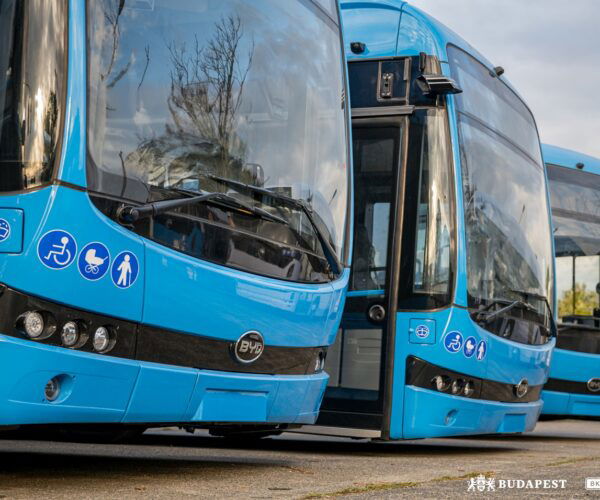 Megérkeztek Budapest vadonatúj BYD eBus B19 villanybusz-flottájának első darabjai