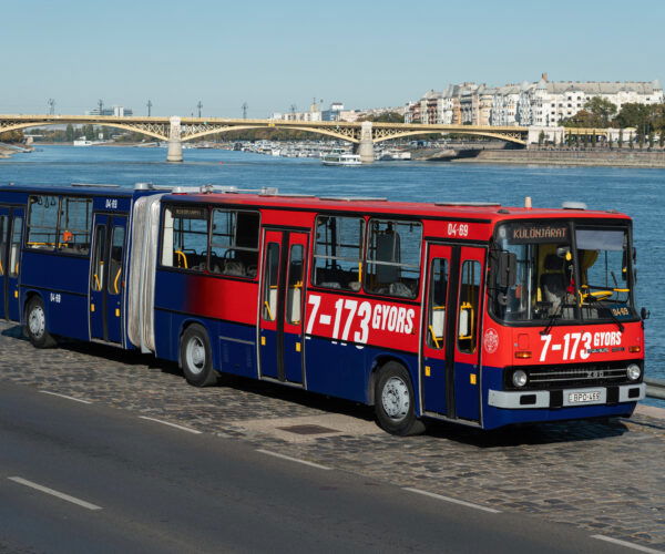 Újabb Ikarus 280-as kapta vissza az egykori budapesti 7-173 gyorsjáratok arculatát