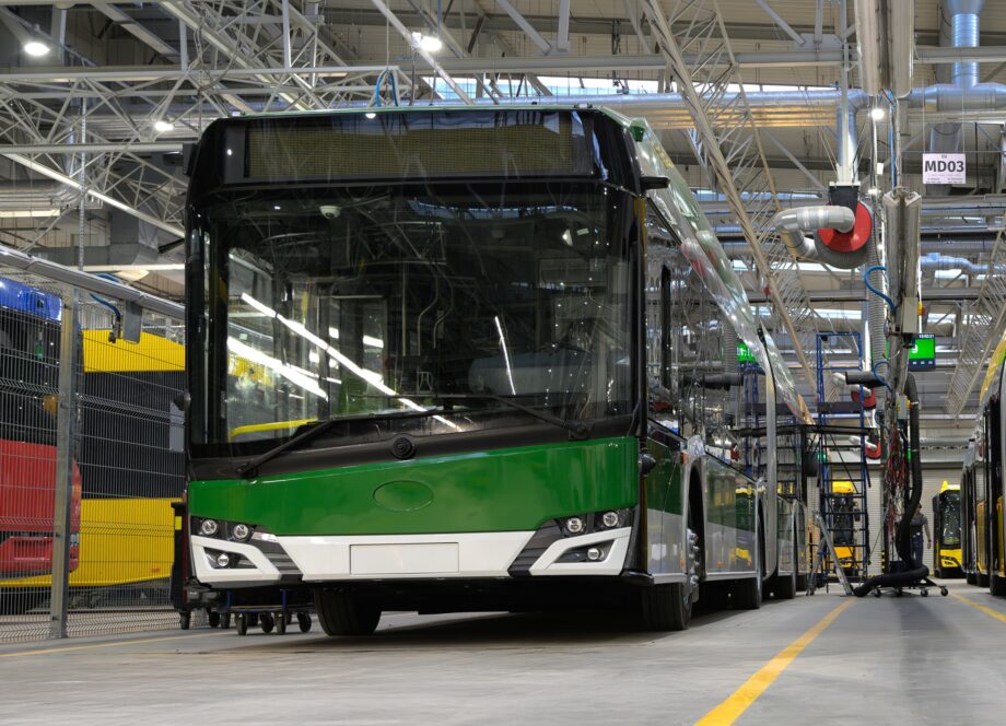 Milánó 105 darab, 700 kWh-s akkumulátorral szerelt csuklós Solaris villanybuszt állít forgalomba 1 Final Production Bolechowo 14 1