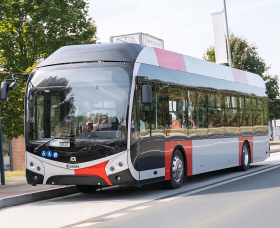 Megérkezett Prágába a SOR karosszériás Škoda villanybuszok első szériája