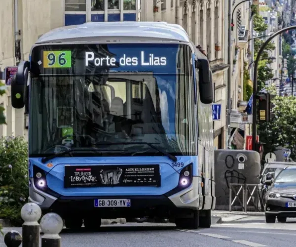 Négyezer biogáz- és elektromos üzemű busz beszerzéséről kötött megállapodást az Île-de-France Mobilités és az Iveco Bus