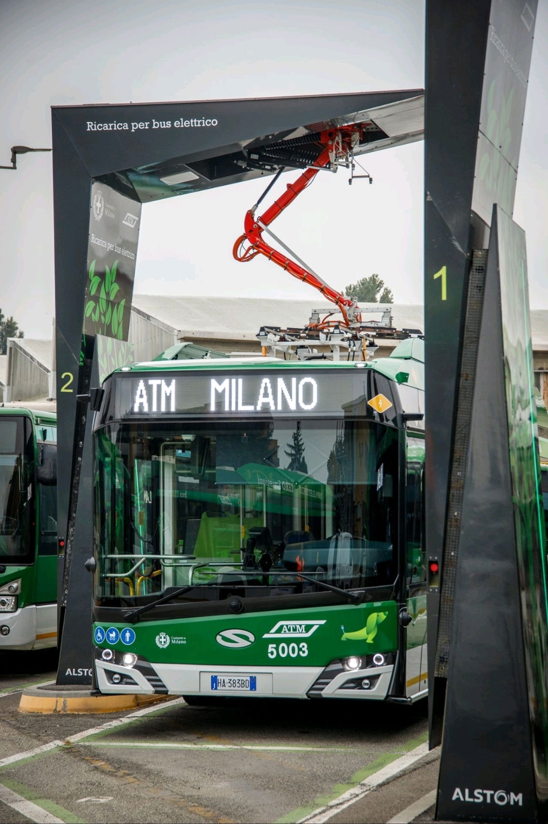 Milánó 105 darab, 700 kWh-s akkumulátorral szerelt csuklós Solaris villanybuszt állít forgalomba 4 Screenshot 20251017 092731 LinkedIn