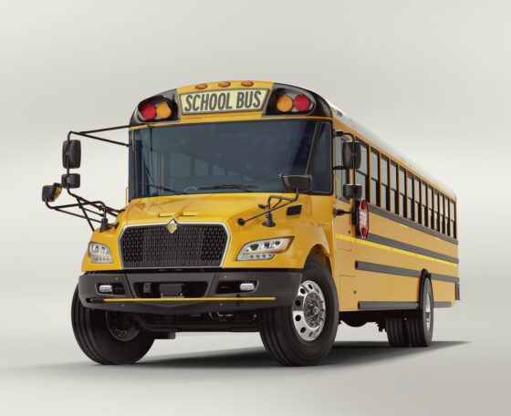 Benzinmotort kap az IC Bus CE Series iskolabusz-család