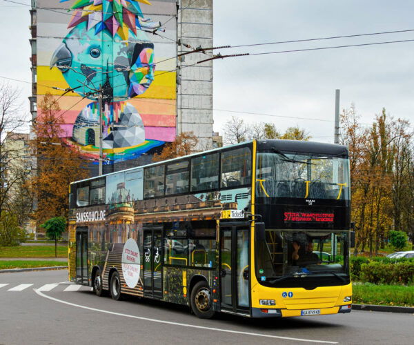 Hétvégi tesztüzembe álltak Kijev berlini eredetű emeletes MAN autóbuszai