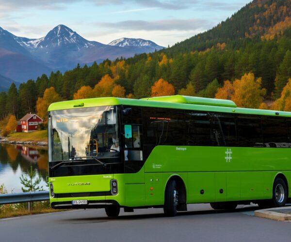 Hogyan lett egy norvég busztesztből politikai fegyver?