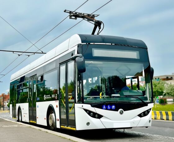 Trolibusz-felsővezetékről tölthető villanybuszok beszállítóját „keresi” Opava