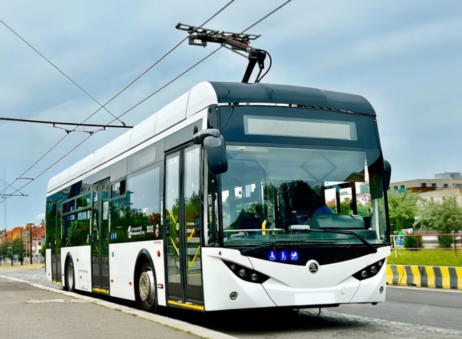 Trolibusz-felsővezetékről tölthető villanybuszok beszállítóját „keresi” Opava