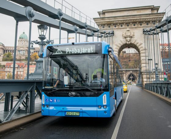 Hétfőn elindul az ArrivaBus BYD villanybuszainak próbaüzeme Budapesten