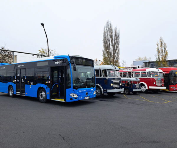 Vadonatúj Mercedes-Benz midibuszokkal és keveset futott használt Solaris trolikkal bővült idén a BKV flottája