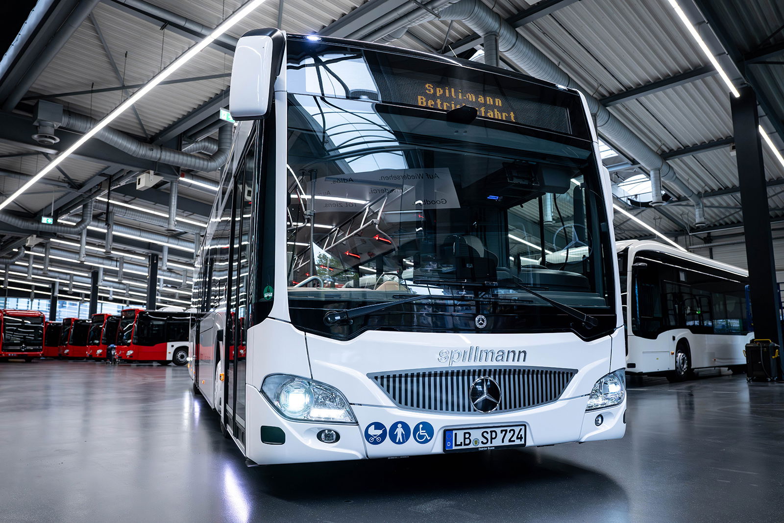 Luxuslimuzinokat idéző Mercedes-Benz Citaro Hybrid érkezett a Spillmann flottájába 2 25DT274 002 cikkbe