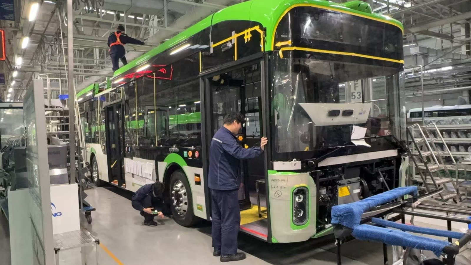 Elkészült a román főváros 22 darabos önjáró Yutong trolibusz-flottájának első példánya 6 575108901 1297976789009082 3245736326320421041 n