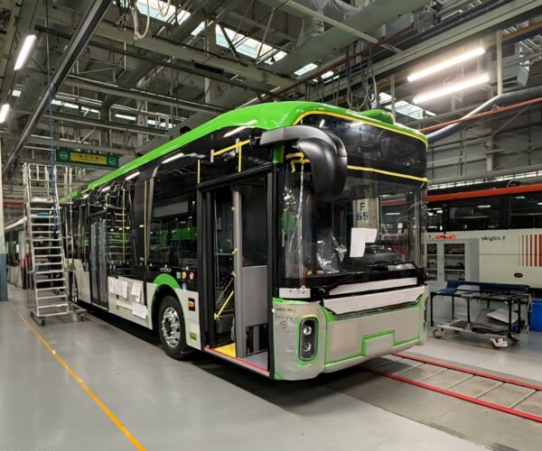 Elkészült a román főváros 22 darabos önjáró Yutong trolibusz-flottájának első példánya