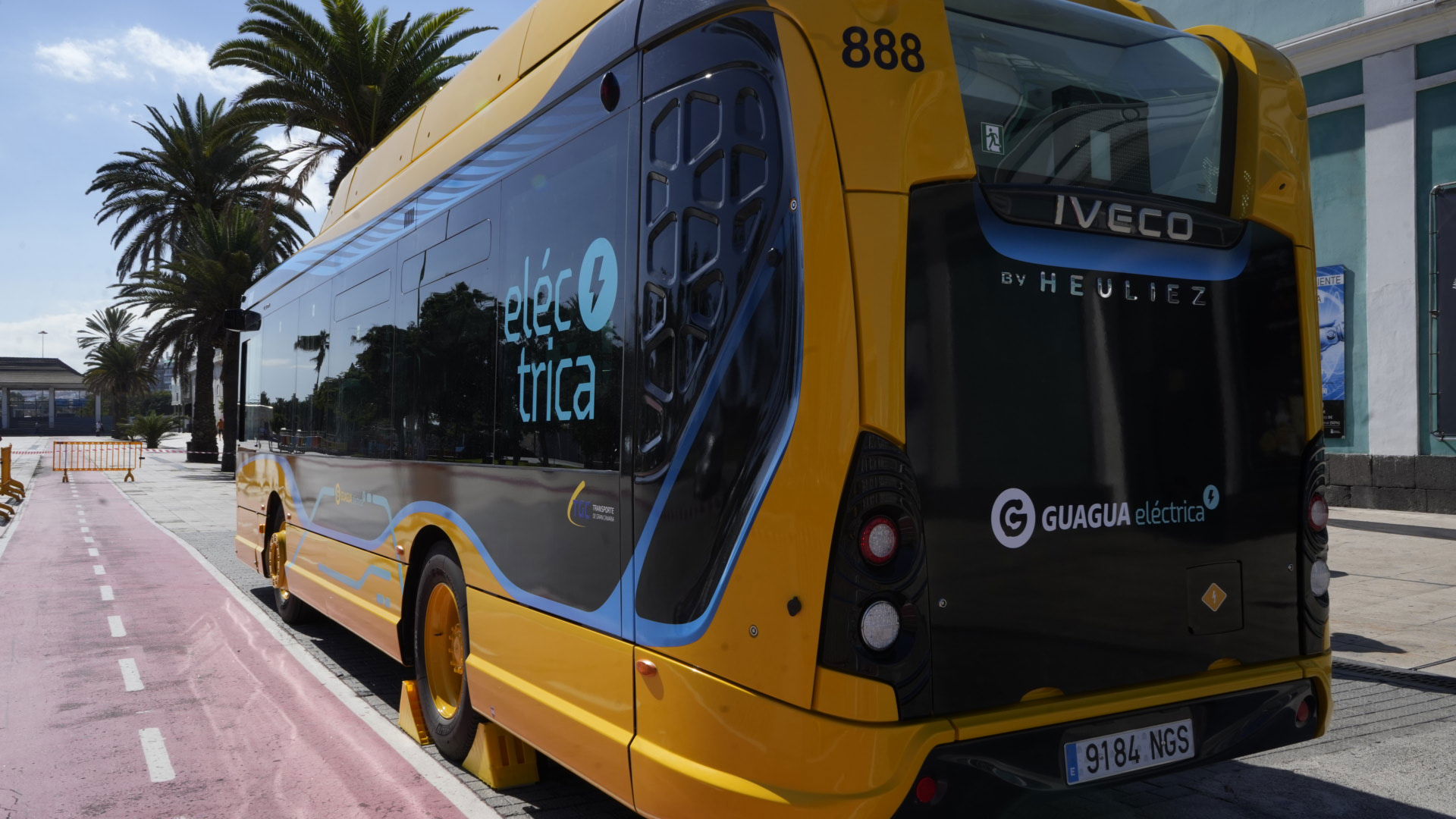 Tíz darab Iveco E-Way midibusszal bővült Las Palmas elektromos flottája 2 579892934 1290328069800079 4823029787535154128 n