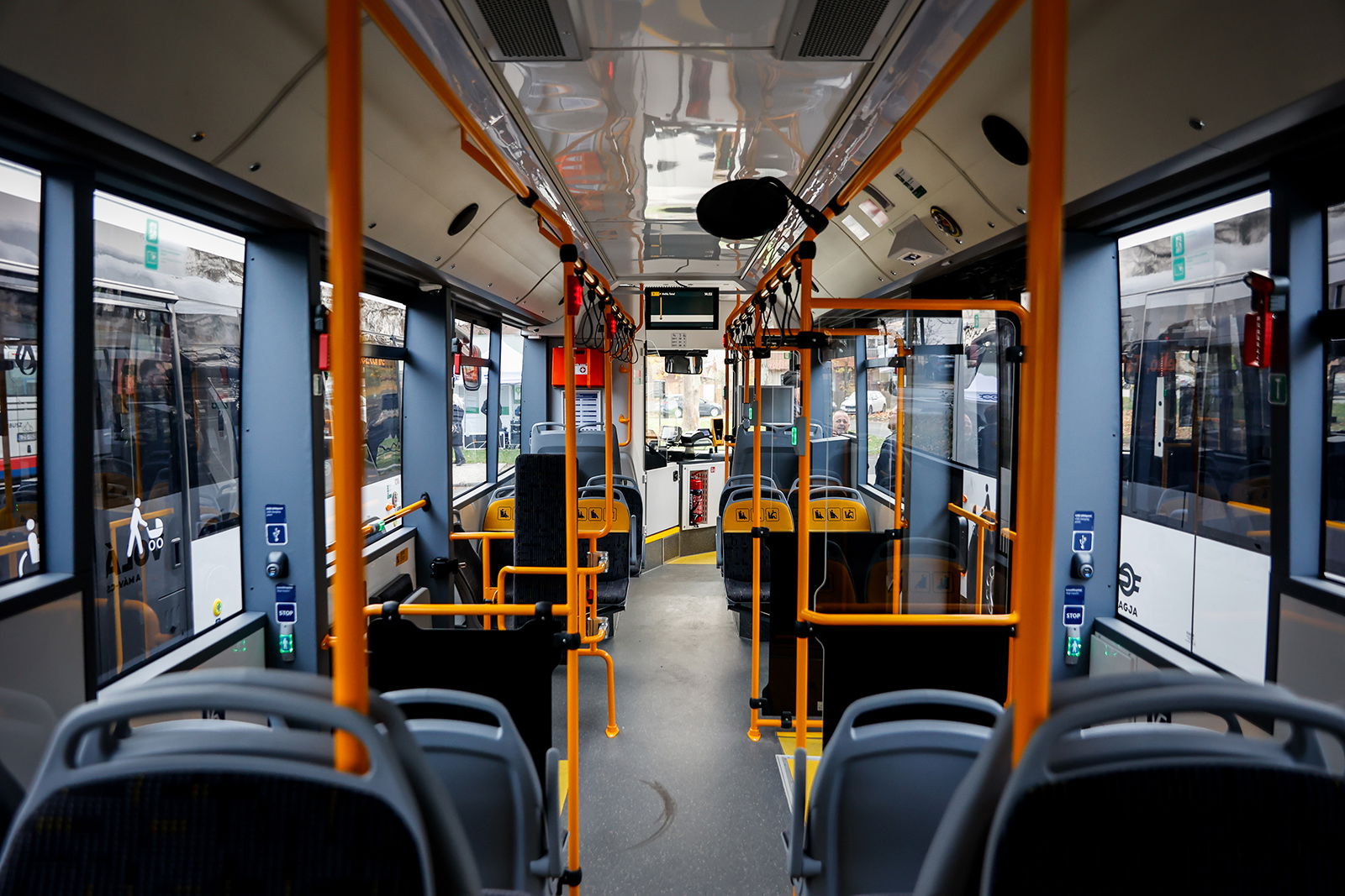 Tatára is megérkeztek a Volán új Ikarus 120e villanybuszai 3 OP 9626b