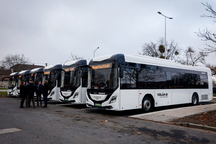 Tatára is megérkeztek a Volán új Ikarus 120e villanybuszai 1 OP 9649b