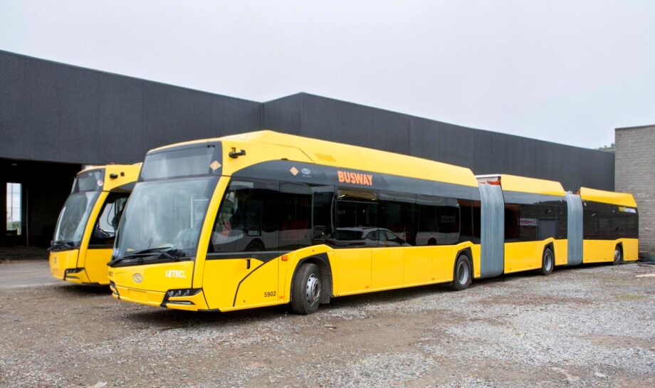 Megérkeztek az első duplacsuklós Solaris villanybuszok a TEC liège-i B2-es gyorsbusz vonalára 1 00012066 shared image 1