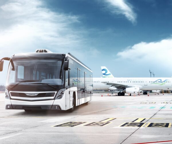A COBUS elektromos járműveire cseréli apron-buszait a vilniusi repülőtér