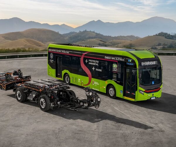 Megérkeztek leendő üzemeltetőikhez az első e-Volksbus villanybuszok