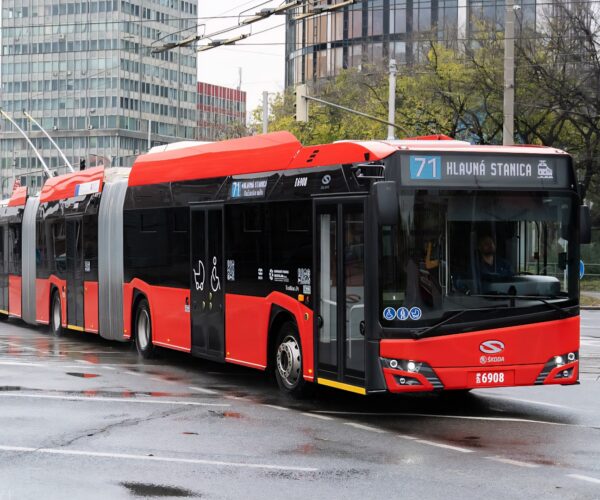 DPB-Solaris-Škoda megállapodás: két évvel hosszabb garancia és félmillió eurós alkatrészcsomag jár a pozsonyi Trollinókhoz
