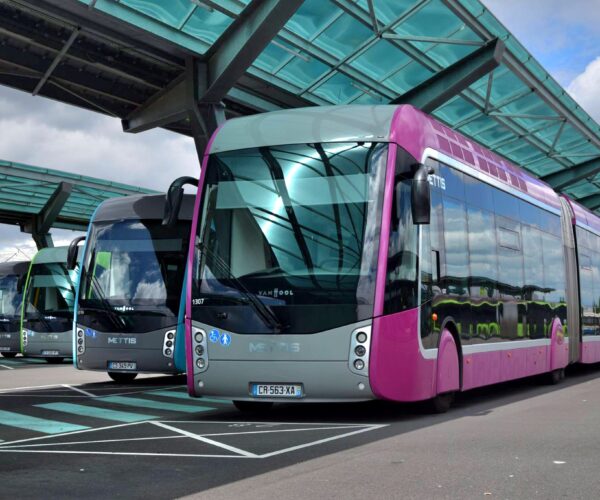 Duplacsuklós villanybuszokra cserélné 24 méteres Van Hool dízel–elektromos hibridjeit a franciaországi Metz