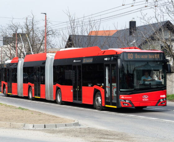 Duplacsuklós buszok a jog és az infrastruktúra szorításában – európai gyakorlat és hazai lehetőségek