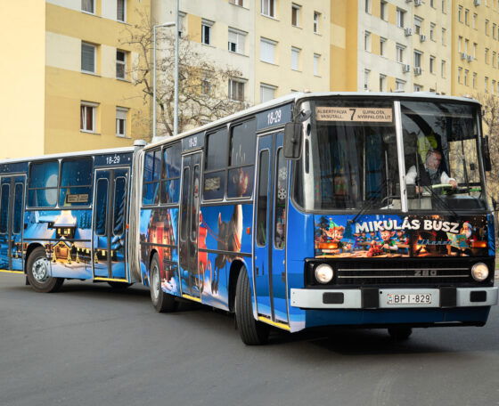 Ikarus 280-assal közlekedik idén karácsonyig a budapesti Mikulásbusz