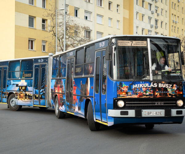 Ikarus 280-assal közlekedik idén karácsonyig a budapesti Mikulásbusz
