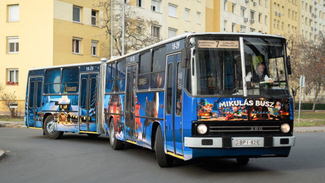 Ikarus 280-assal közlekedik idén karácsonyig a budapesti Mikulásbusz