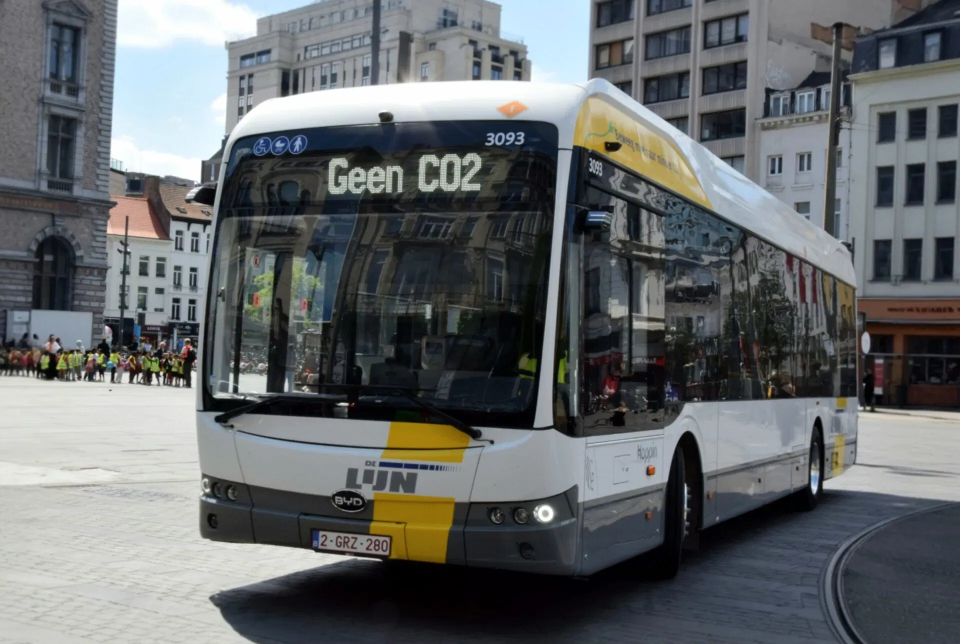 Új 500 darabos Daimler-keret, teljes BYD-lehívás: több mint 350 eCitaro és BYD B12 e-busz érkezik a De Lijnhez 4 De Lijn BYD 011 1920x1288 1