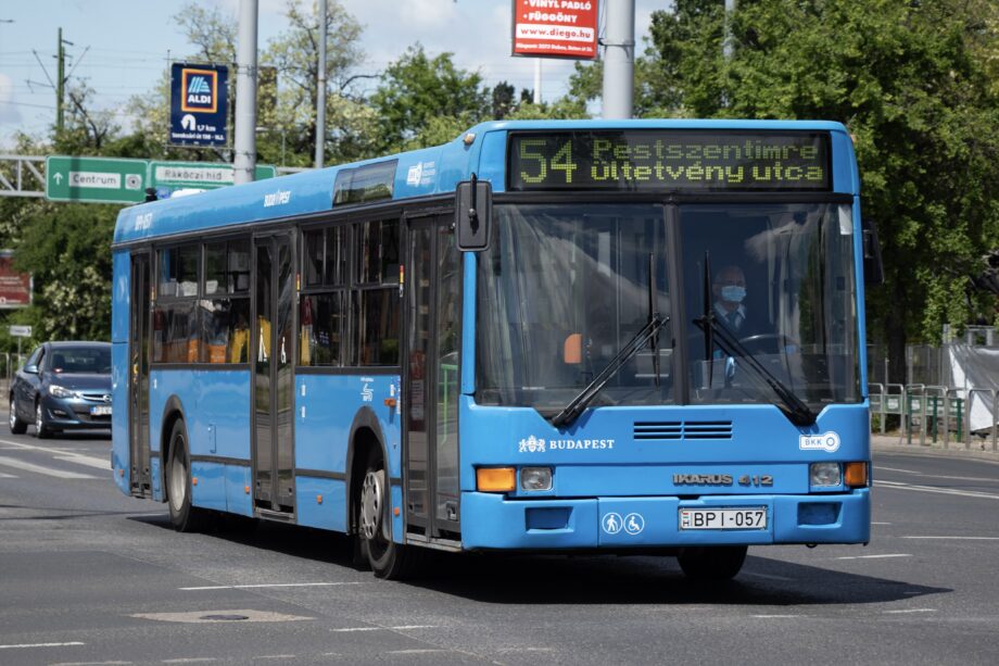 A két ünnep között búcsúzik az Ikarus 412 és Ikarus EAG E91 típusoktól a BKV 8 IMG 5778
