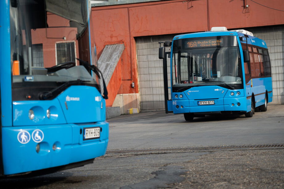A két ünnep között búcsúzik az Ikarus 412 és Ikarus EAG E91 típusoktól a BKV 10 RYH 809 811 1