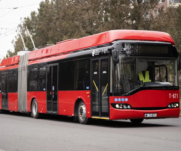 Utasforgalomban az SZKT első, Salzburgból érkezett Solaris Trollino 18 trolibusza