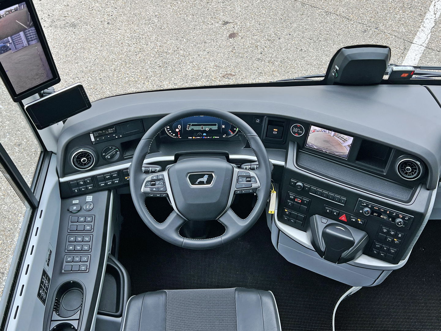 Integrált kerekesszék-emelővel felszerelt MAN Lion’s Coach L állt forgalomba Szlovákiában 8 04 MAN Lions Coach s hydraulickym vytahom