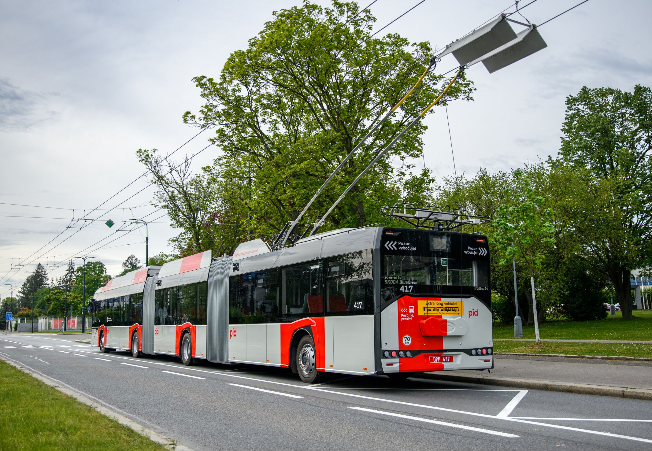 Futásteljesítmény, kapacitás, üzemeltetés: tapasztalatok a prágai duplacsuklós trolibuszokról 9 10mb 300dpi 2024 t24 praga ESC 2685